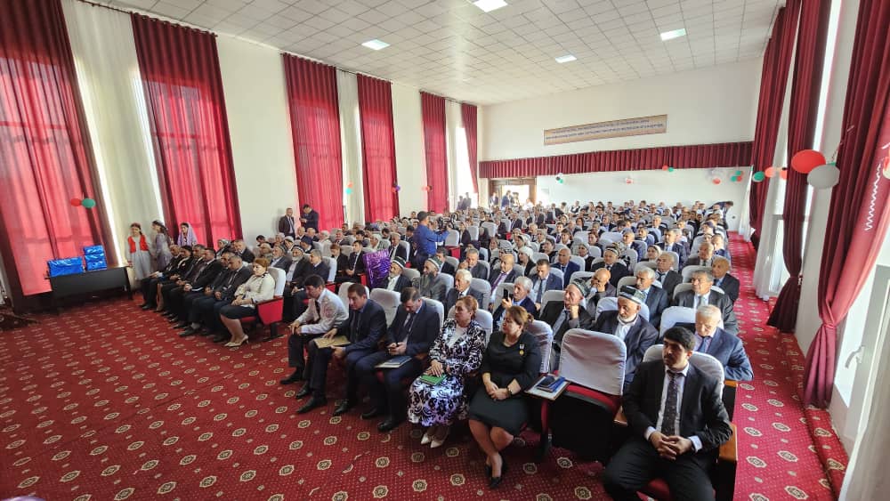 ЧОРАБИНИИ ТАНТАНАВӢ БА ИФТИХОРИ РӮЗИ ОМӮЗГОРОН img