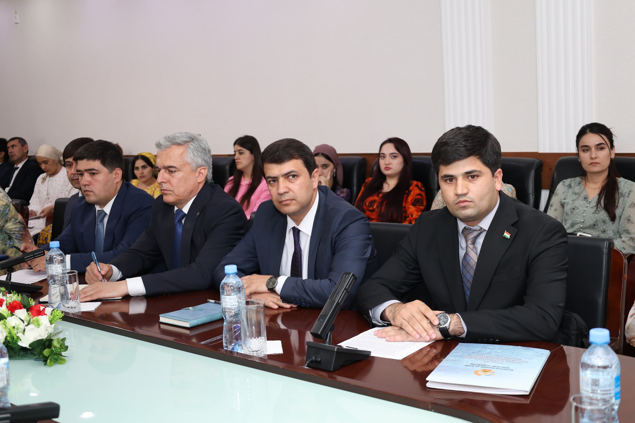 ﻿ҲАМОИШИ ИЛМӢ-НАЗАРИЯВӢ БАХШИДА БА РӮЗИ ҶАВОНОНИ ТОҶИКИСТОН img