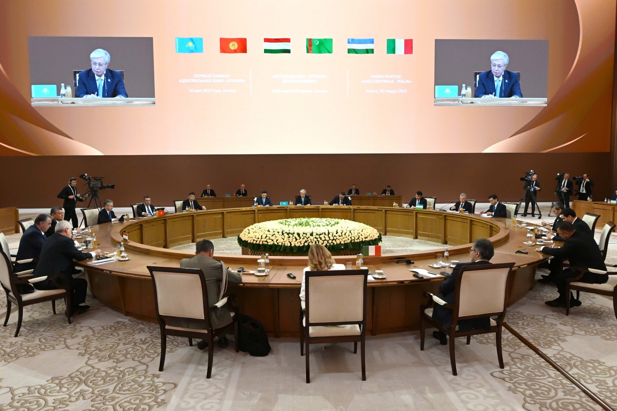 ﻿Иштирок дар Ҳамоиши нахустини “Осиёи Марказӣ ва Италия” img