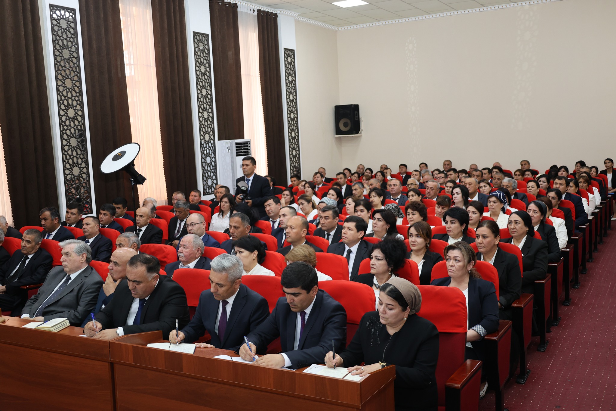 ﻿ВОХӮРӢ БО РОҲБАРИЯТ ВА КОРМАНДОНИ ДОНИШГОҲИ ДАВЛАТИИ ХУҶАНД img