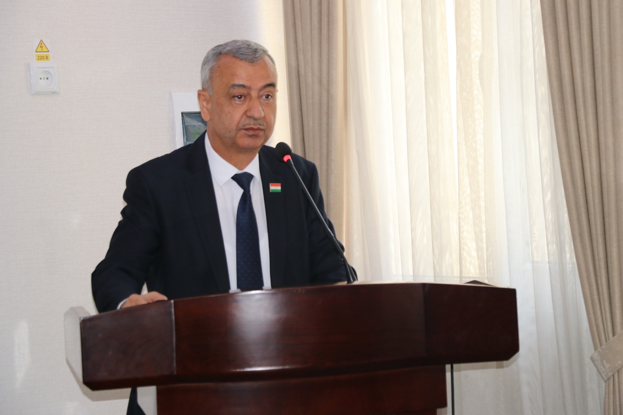 АЗ ВАҲДАТ ТО ШУКУФОӢ  КОНФЕРЕНСИЯИ ИЛМӢ -НАЗАРИЯВӢ БАХШИДА БА РӮЗИ ВАҲДАТИ МИЛЛӢ ДАР ВАЗОРАТ img