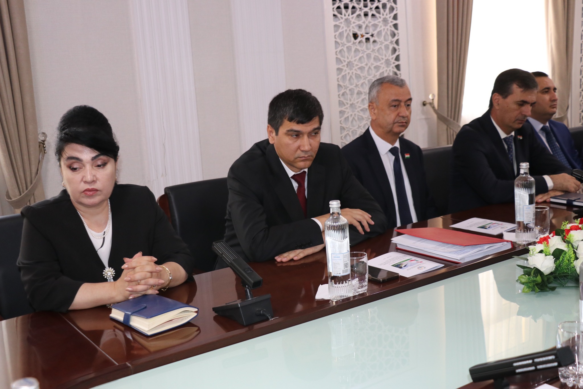АЗ ВАҲДАТ ТО ШУКУФОӢ  КОНФЕРЕНСИЯИ ИЛМӢ -НАЗАРИЯВӢ БАХШИДА БА РӮЗИ ВАҲДАТИ МИЛЛӢ ДАР ВАЗОРАТ img