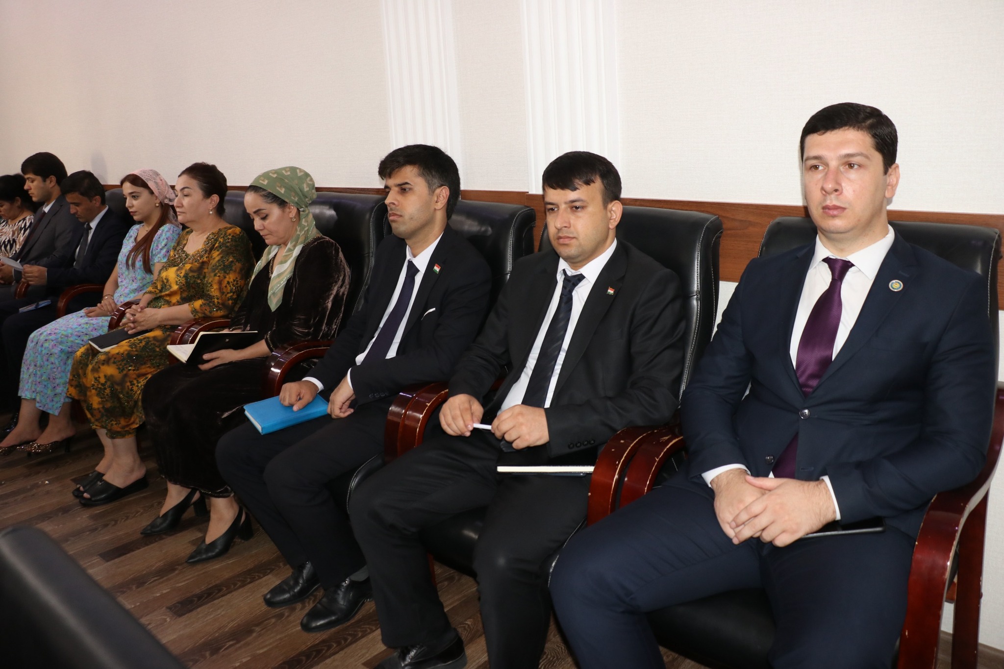 АЗ ВАҲДАТ ТО ШУКУФОӢ  КОНФЕРЕНСИЯИ ИЛМӢ -НАЗАРИЯВӢ БАХШИДА БА РӮЗИ ВАҲДАТИ МИЛЛӢ ДАР ВАЗОРАТ img