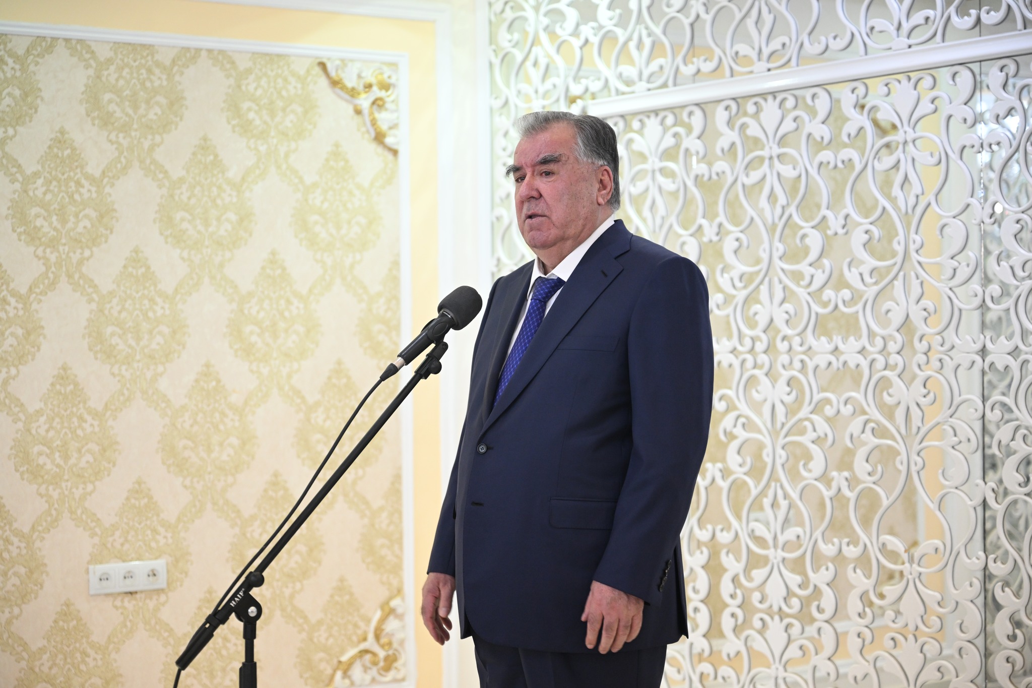 Мулоқот бо ятимон ва кӯдакон имконияташон маҳдуд дар ноҳияи Дарвоз img