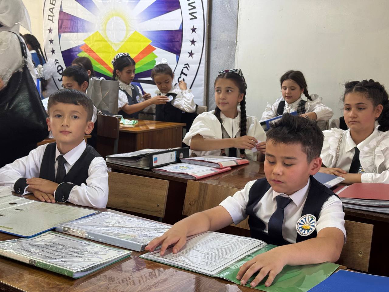 СУҒД: МАРОСИМИ ИФТИТОҲИ ДАВРИ СЕЮМИ ОЗМУНИ ҶУМҲУРИЯВИИ "ФУРӮҒИ СУБҲИ ДОНОӢ КИТОБ АСТ" img