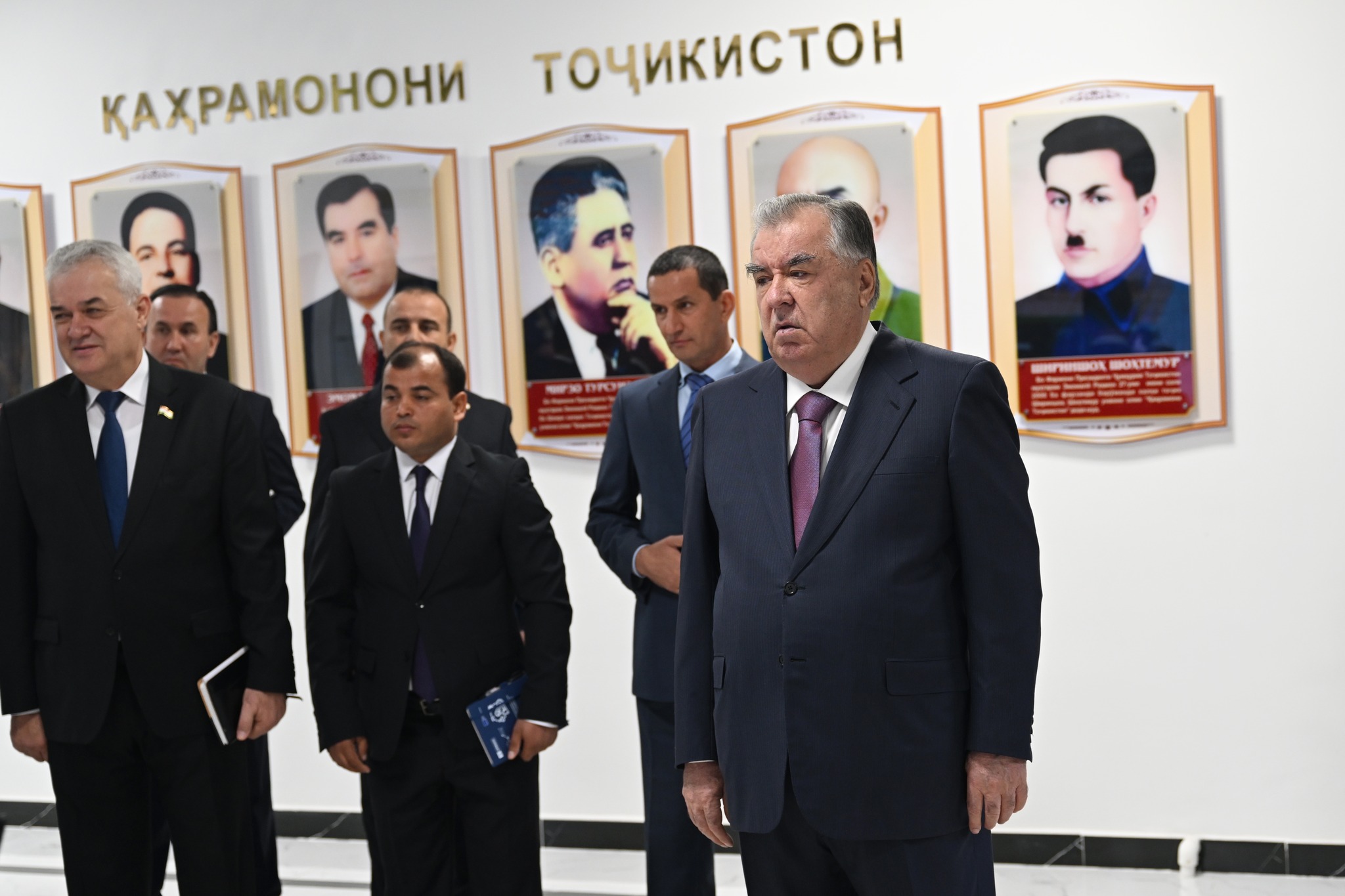 ﻿Ифтитоҳи фосилавии 3 муассисаи таҳсилоти миёнаи умумӣ, 2 кӯдакистон ва Маркази варзишии сайёҳӣ дар ноҳияи Ховалинг img