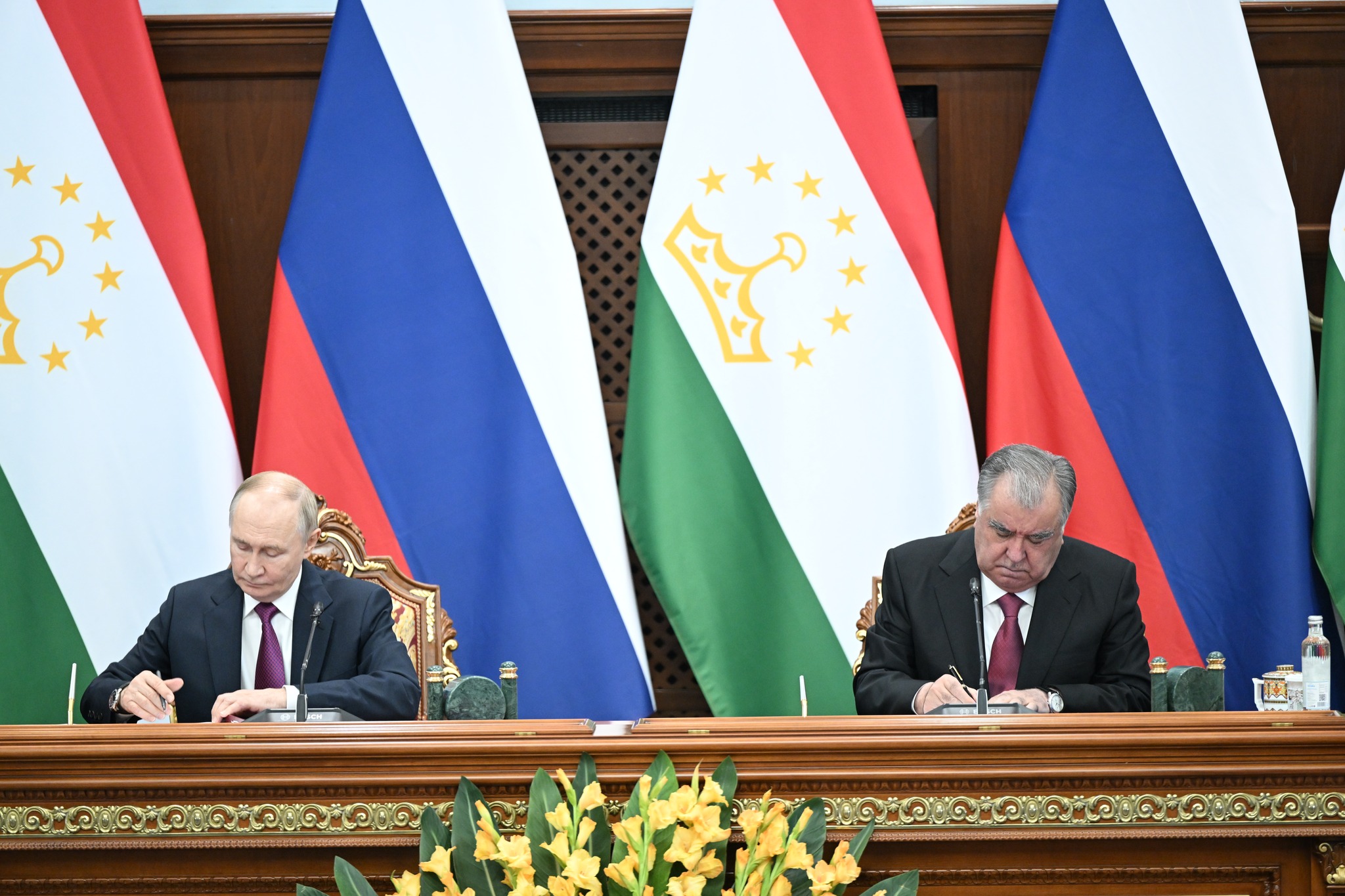 ﻿Маросими имзо ва табодули санадҳои ҳамкорӣ миёни Тоҷикистону Русия img