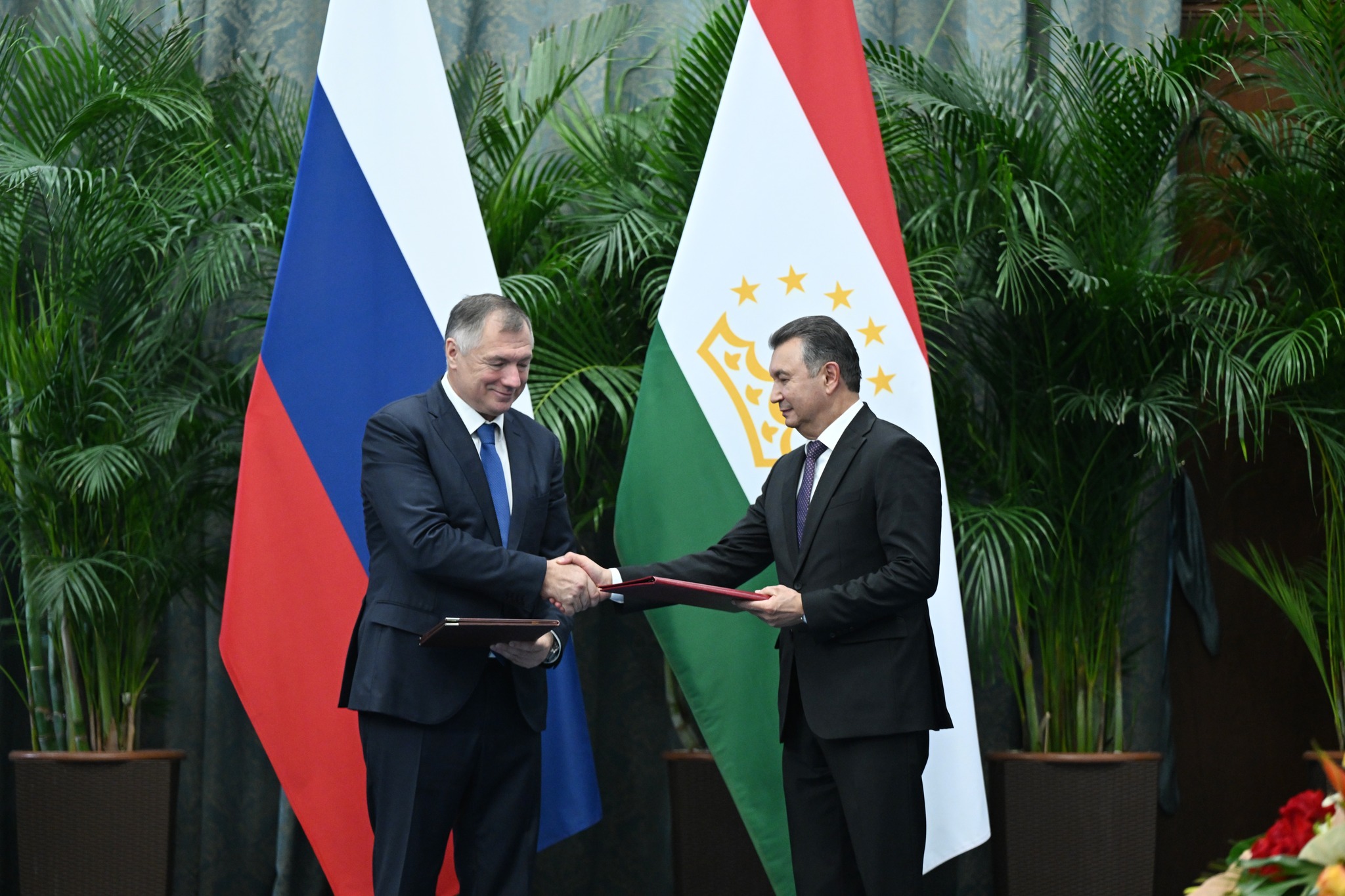 ﻿Маросими имзо ва табодули санадҳои ҳамкорӣ миёни Тоҷикистону Русия img