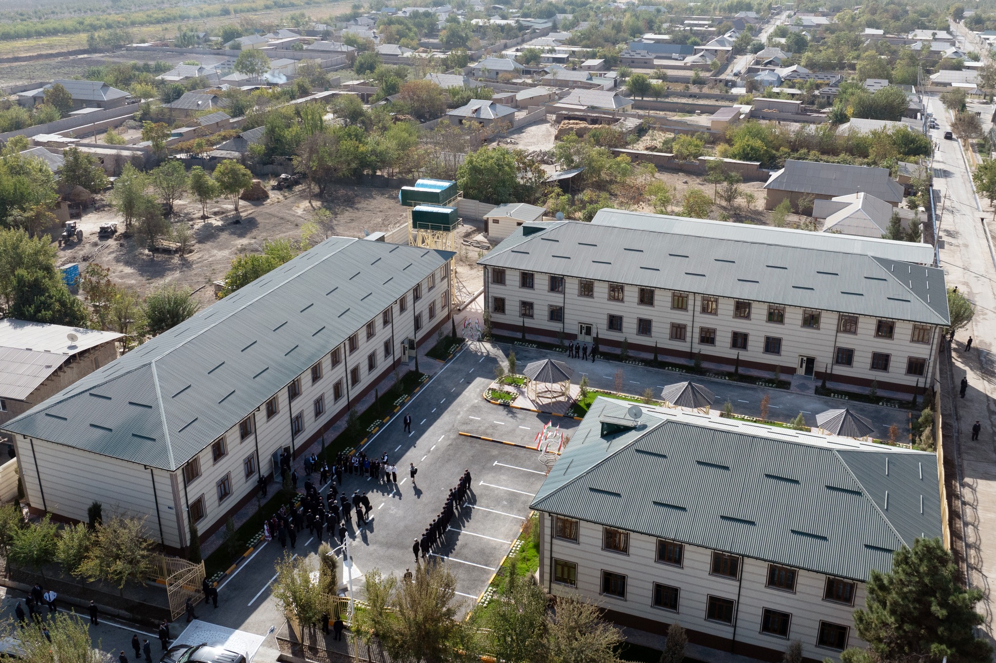 ﻿Ба истифода додани 3 бинои дуошёнаи истиқоматӣ барои омӯзгорон дар деҳаи Пушинги ноҳияи Данғара img