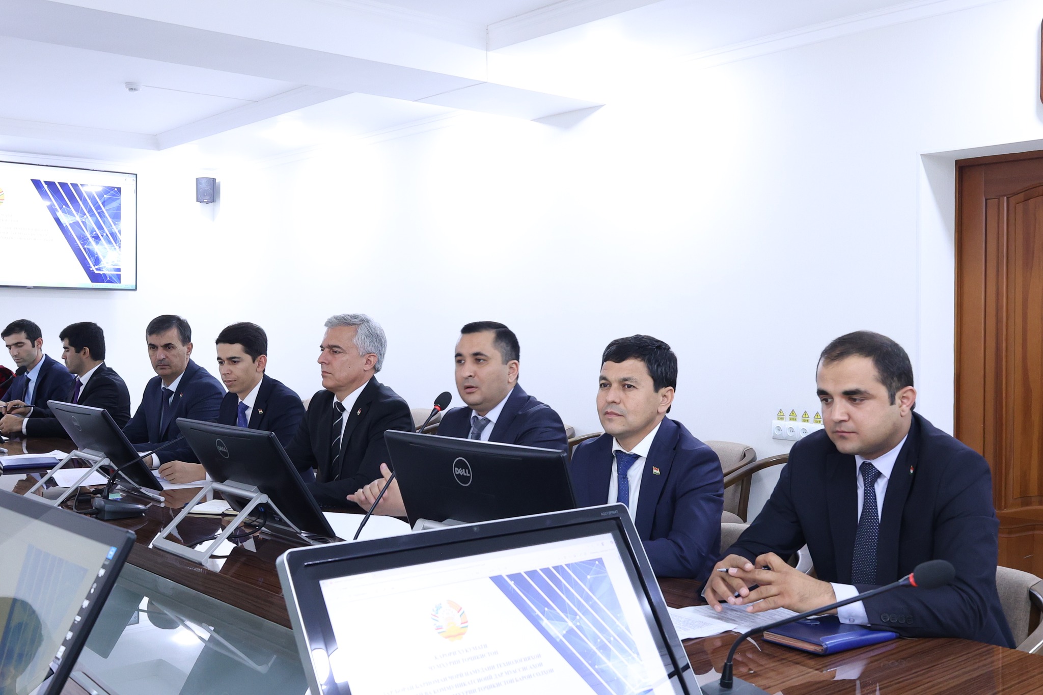 ﻿БАРРАСИИ ИҶРОИ БАРНОМАИ ҶОРӢ НАМУДАНИ ТЕХНОЛОГИЯҲОИ ИТТИЛООТӢ ВА КОММУНИКАТСИОНӢ ДАР МУАССИСАҲОИ ТАҲСИЛОТИ УМУМӢ img