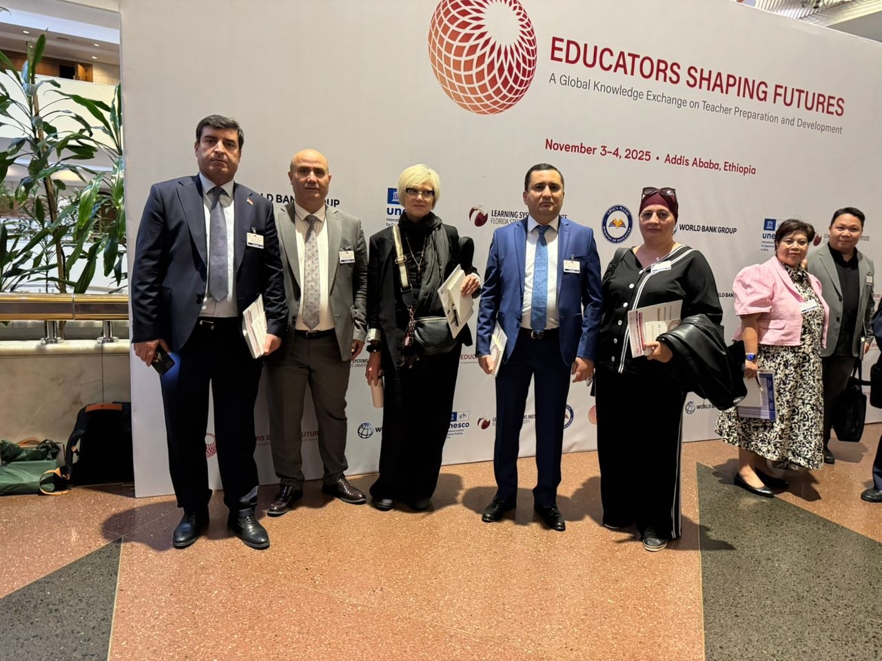 ﻿«Омӯзгорон ояндаро месозанд» img