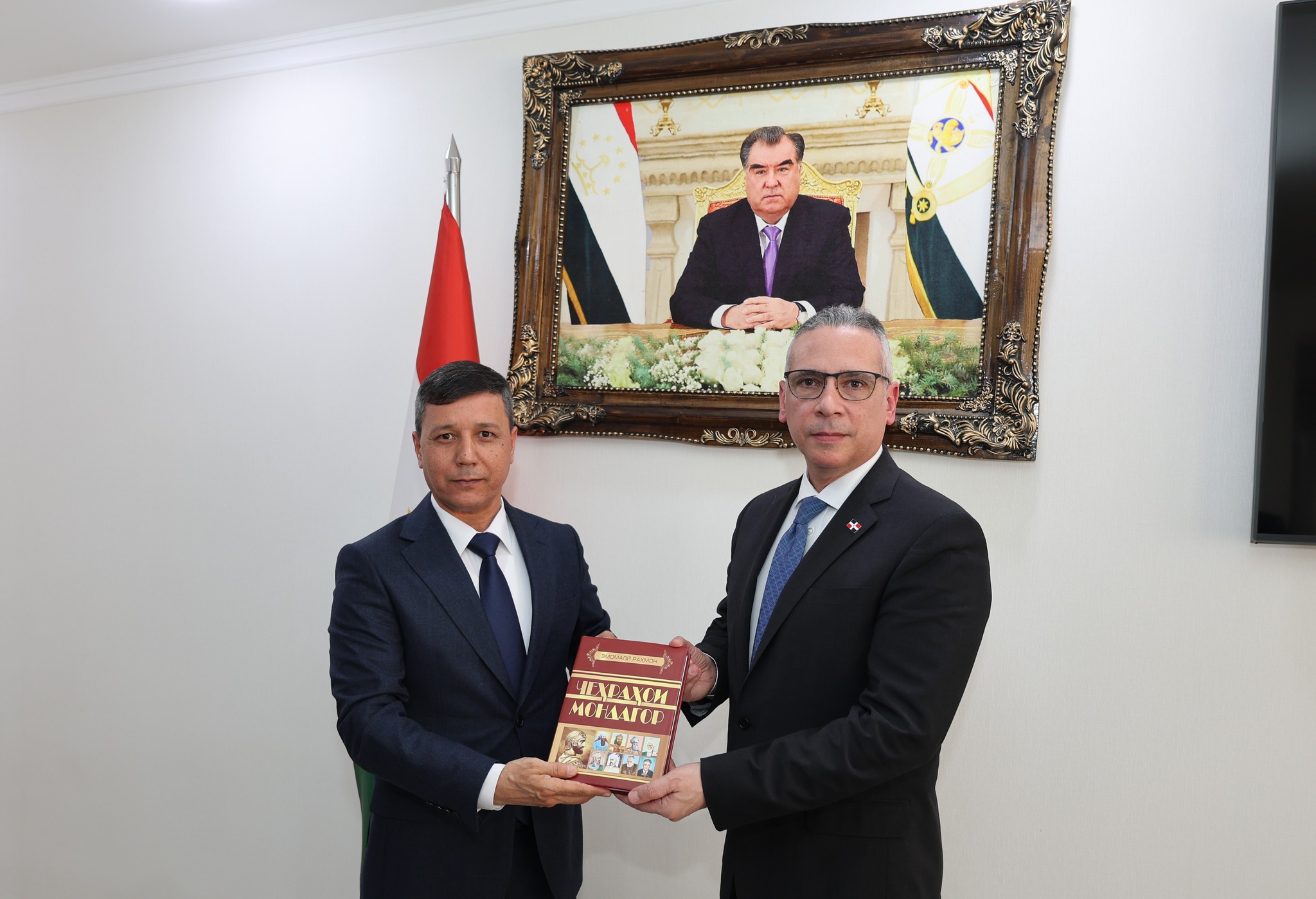 ﻿ВОХӮРИИ МУОВИНИ ЯКУМИ ВАЗИРИ МАОРИФ ВА ИЛМ БО САФИРИ ҶУМҲУРИИ ДОМИНИКАН img