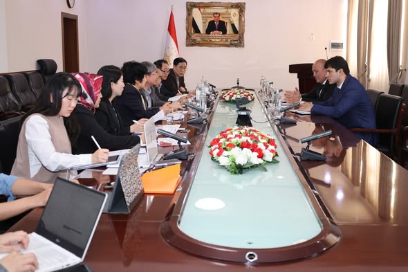 ﻿БАРРАСИИ ЛОИҲАИ “ТАҶДИДИ ТАҲСИЛОТИ ТЕХНИКӢ ВА КАСБӢ” ДАР ВОХӮРӢ БО НАМОЯНДАГОНИ KOICA img