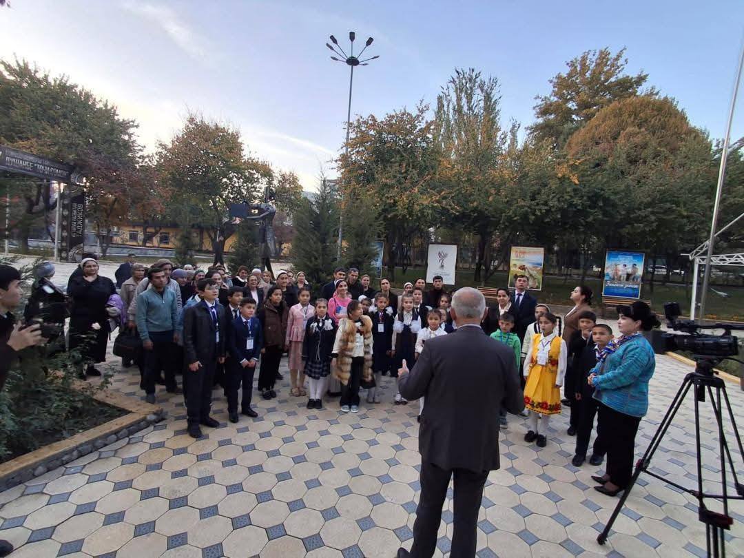 БАРНОМАИ ФАРҲАНГӢ-МАЪРИФАТӢ БО ИШТИРОКЧИЁНИ ДАВРИ ҶУМҲУРИЯВИИ ОЗМУНИ "ФУРӮҒИ СУБҲИ ДОНОӢ КИТОБ АСТ" img