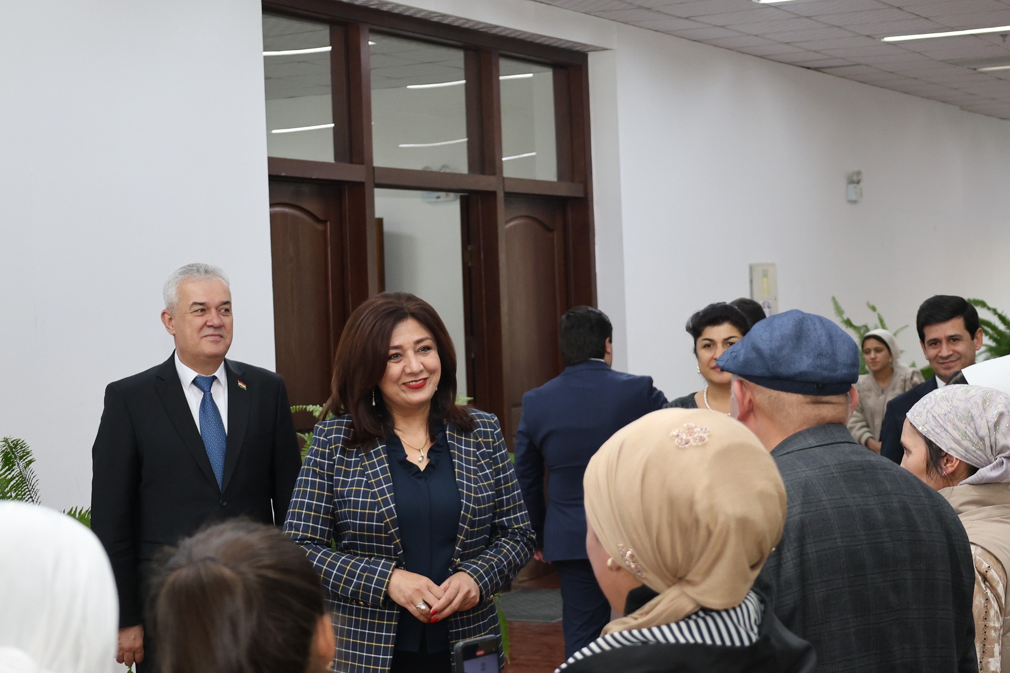 ﻿БОЗДИДИ МУОВИНИ САРВАЗИРИ ҶУМҲУРӢ АЗ РАФТИ БАРГУЗОРИИ ОЗМУНИ “ФУРУҒИ СУБҲИ ДОНОӢ КИТОБ АСТ” img