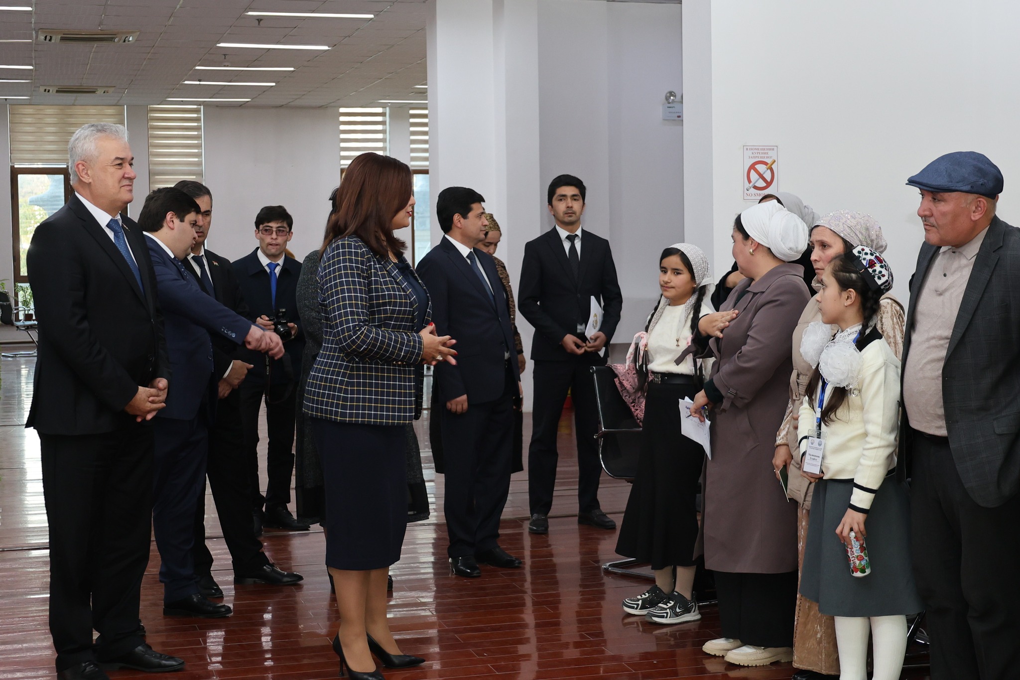 ﻿БОЗДИДИ МУОВИНИ САРВАЗИРИ ҶУМҲУРӢ АЗ РАФТИ БАРГУЗОРИИ ОЗМУНИ “ФУРУҒИ СУБҲИ ДОНОӢ КИТОБ АСТ” img