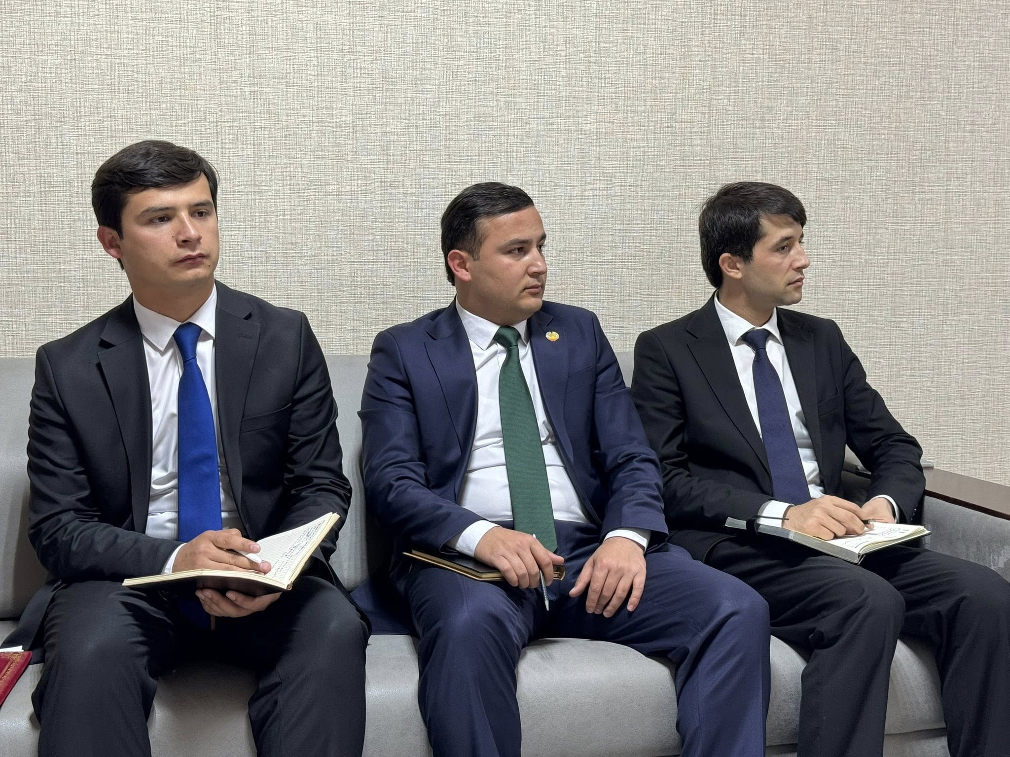 ﻿ВОХӮРӢ БО РОҲБАРИ ТАШКИЛОТИ АКАДЕМИИ BRIGHT img