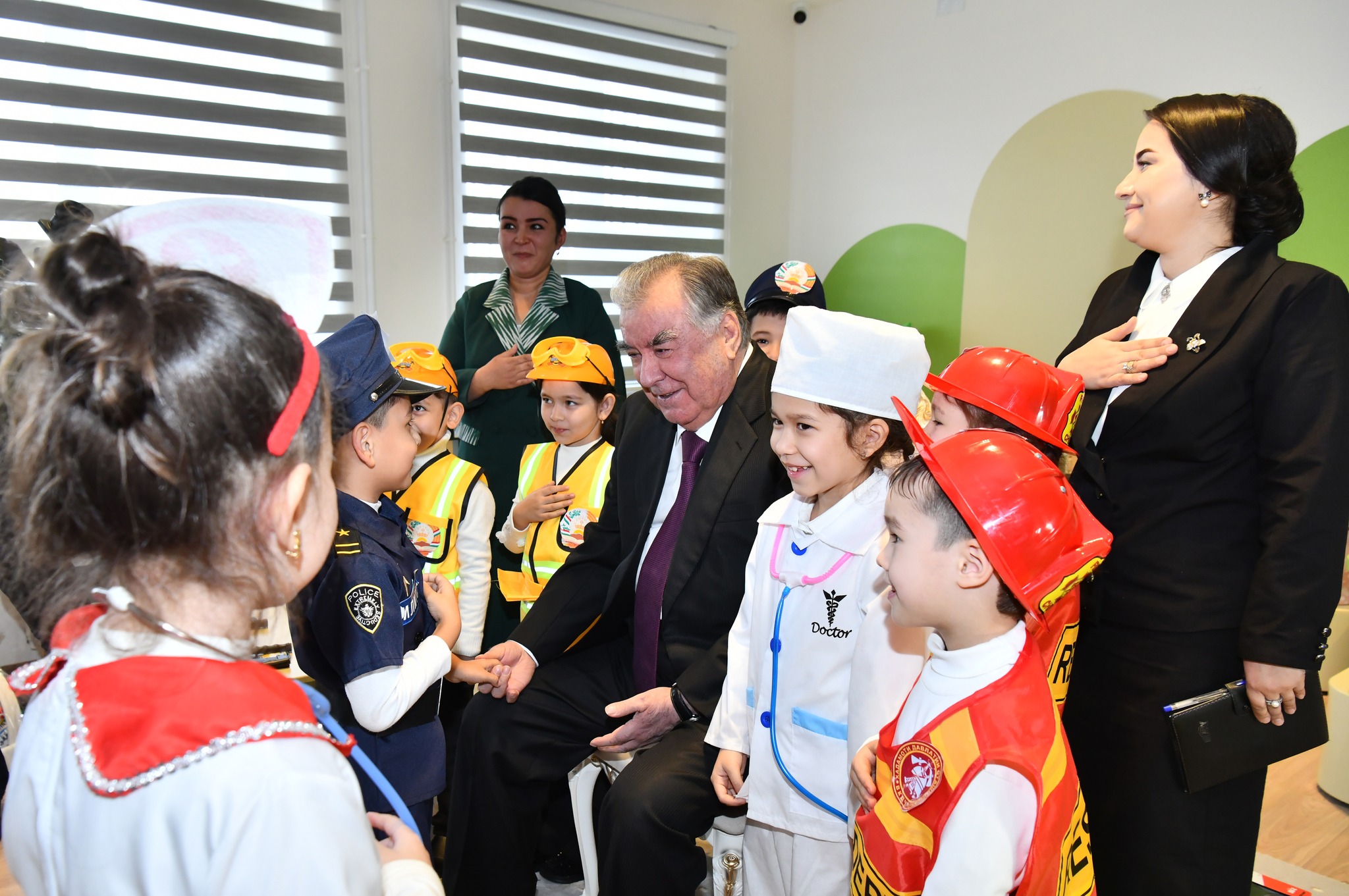 ﻿Ба истифода додани бинои Муассисаи томактабии хусусии ҶДММ Фортуна Ко, тариқи маҷозӣ ифтитоҳи 2 кӯдакистон дар шаҳри Хуҷанд, 1 кӯдакистон дар ноҳияи Айнӣ ва 8 маркази инкишофи кӯдак дар ноҳияи Кӯҳистони Мастчоҳ img