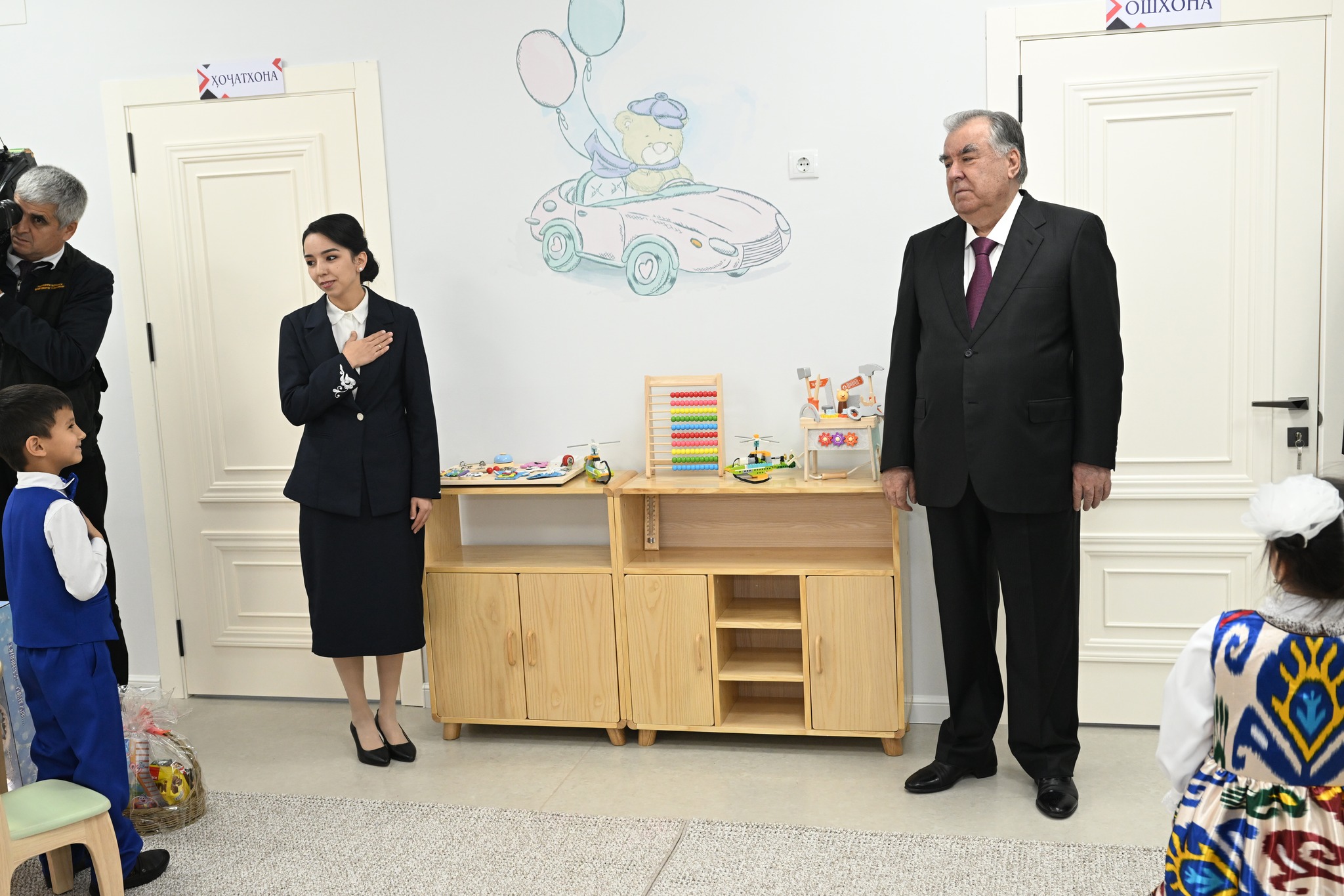 ﻿Ба истифода додани Муассисаи томактабии Аркон, тариқи маҷозӣ ифтитоҳи Гимназияву муассисаи таҳсилоти миёнаи умумӣ дар шаҳри Хуҷанд, муассисаи таҳсилоти миёнаи умумӣ ва майдончаи варзишӣ дар ноҳияи Айнӣ img