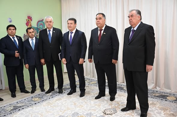 Ифтитоҳи маҷозии 2 муассисаи тандурустӣ, 1 бонк, 4 муассисаи таҳсилоти миёнаи умумӣ ва 3 кӯдакистон дар шаҳри Истаравшан img