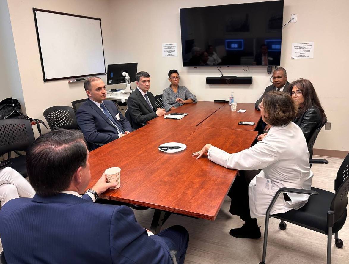 МУЛОҚОТ БО РОҲБАРИЯТИ МАРКАЗИ ТИББИИ ДОНИШГОҲИ ҲАКЕНСАК ДАР НЮ-ЙОРК  img