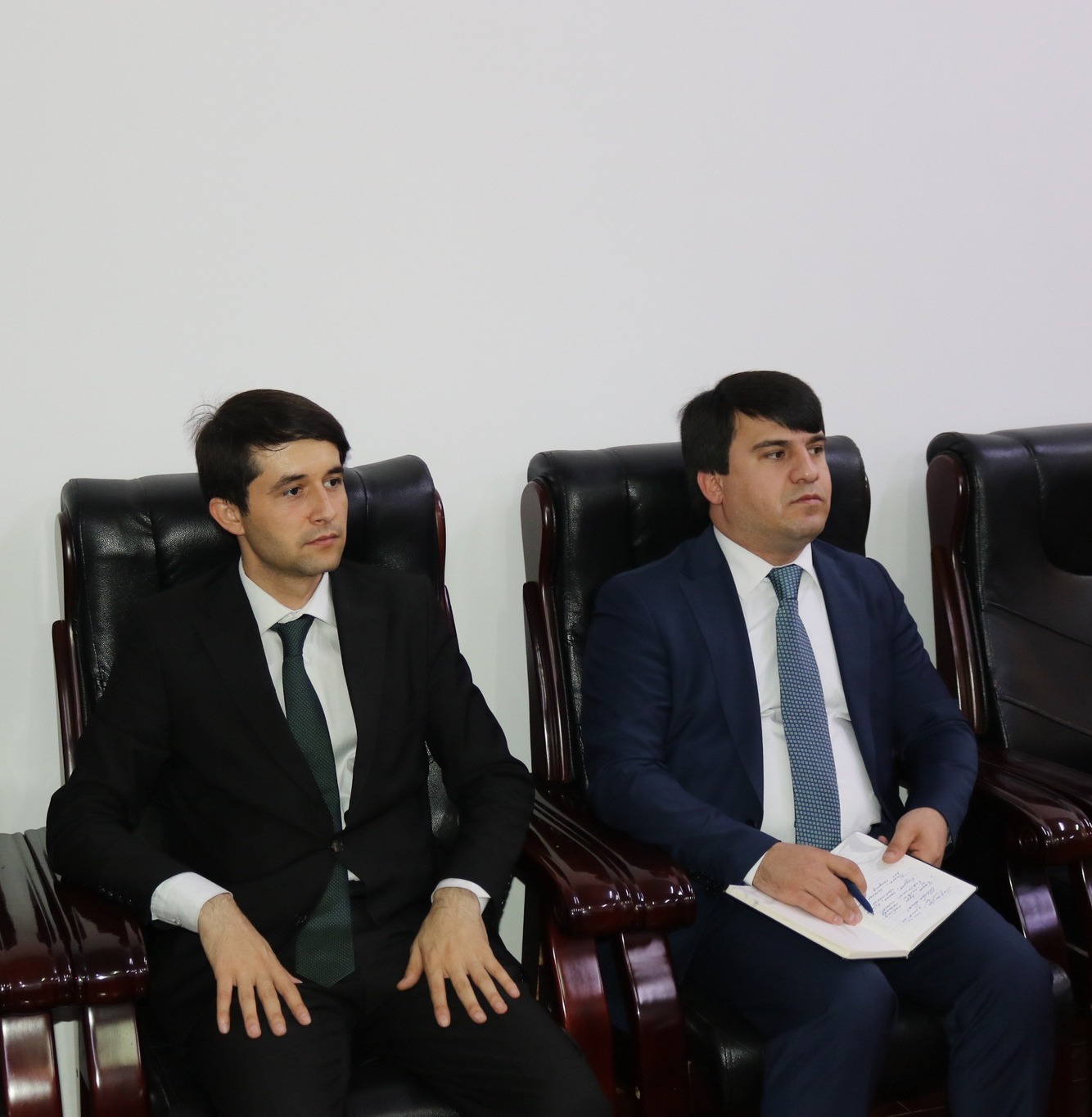 ﻿ВОХӮРИИ МУОВИНИ ВАЗИРИ МАОРИФ ВА ИЛМ БО РОҲБАРИ ТАШКИЛОТИ АКАДЕМИИ «BRIGHT» img