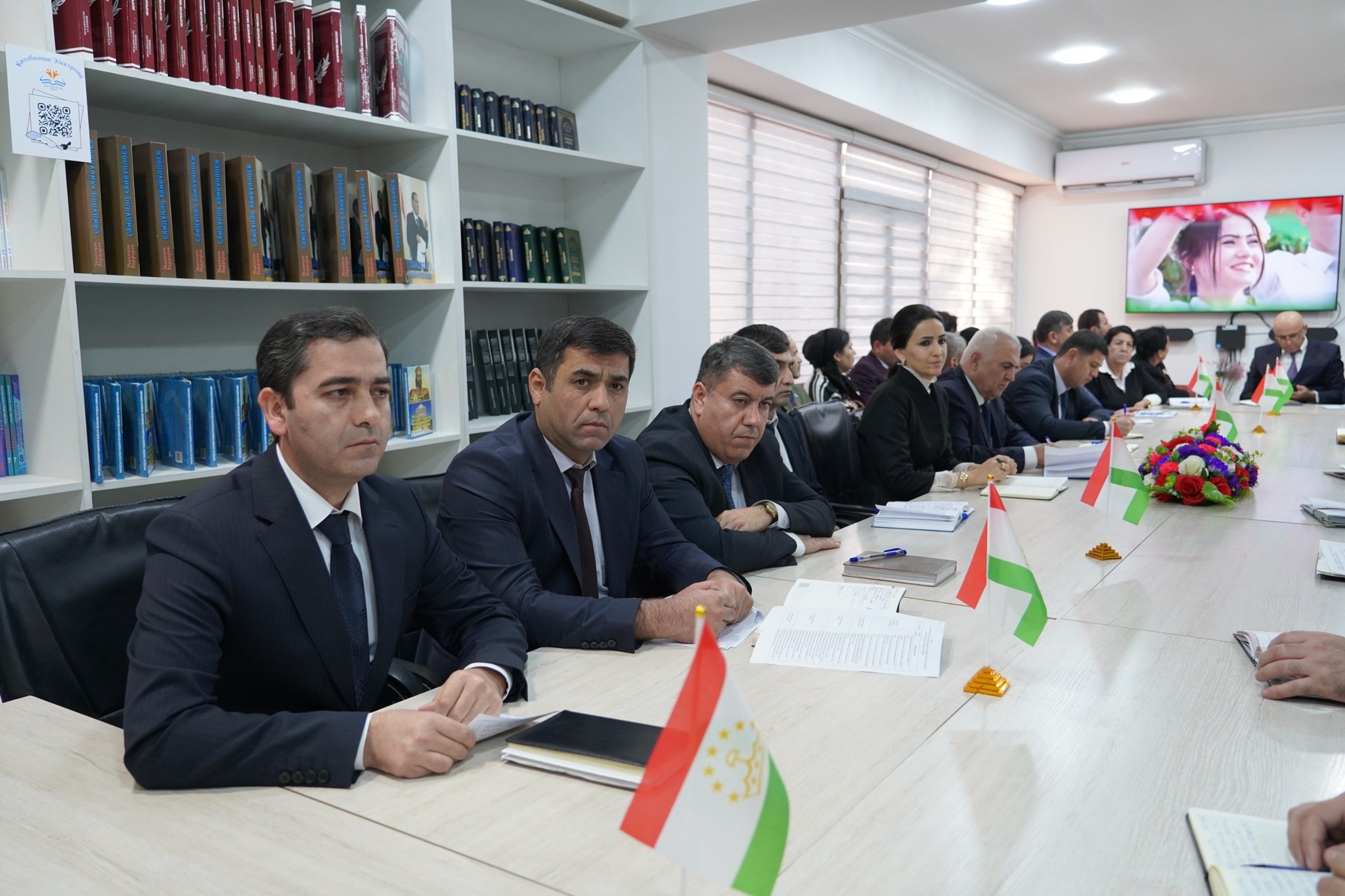 ﻿Ҳамоиш: Таърихи парчамдории мо-тоҷикон реша дар тамаддуни чандинҳазорсолаи миллат дорад img