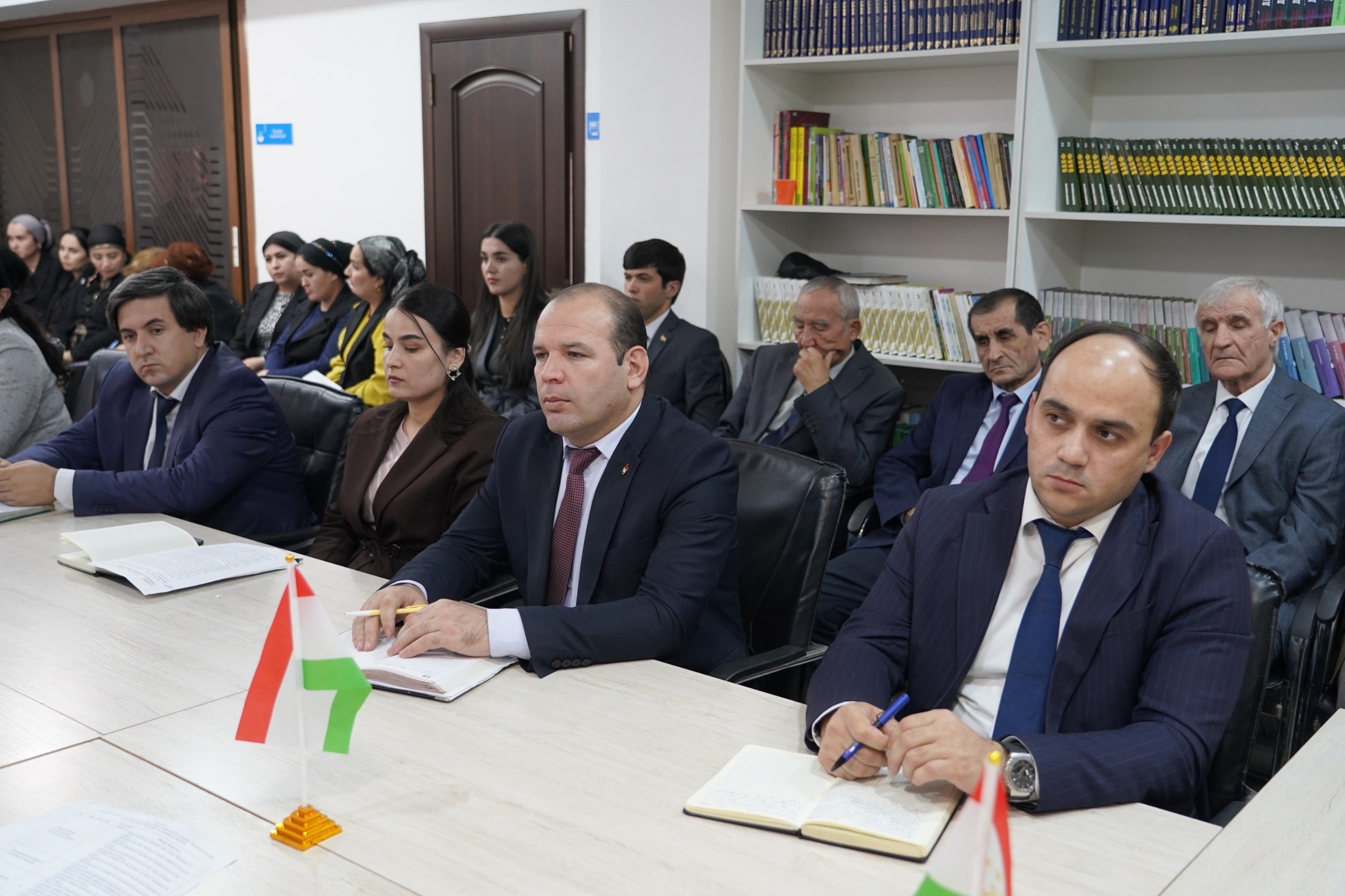 ﻿Ҳамоиш: Таърихи парчамдории мо-тоҷикон реша дар тамаддуни чандинҳазорсолаи миллат дорад img