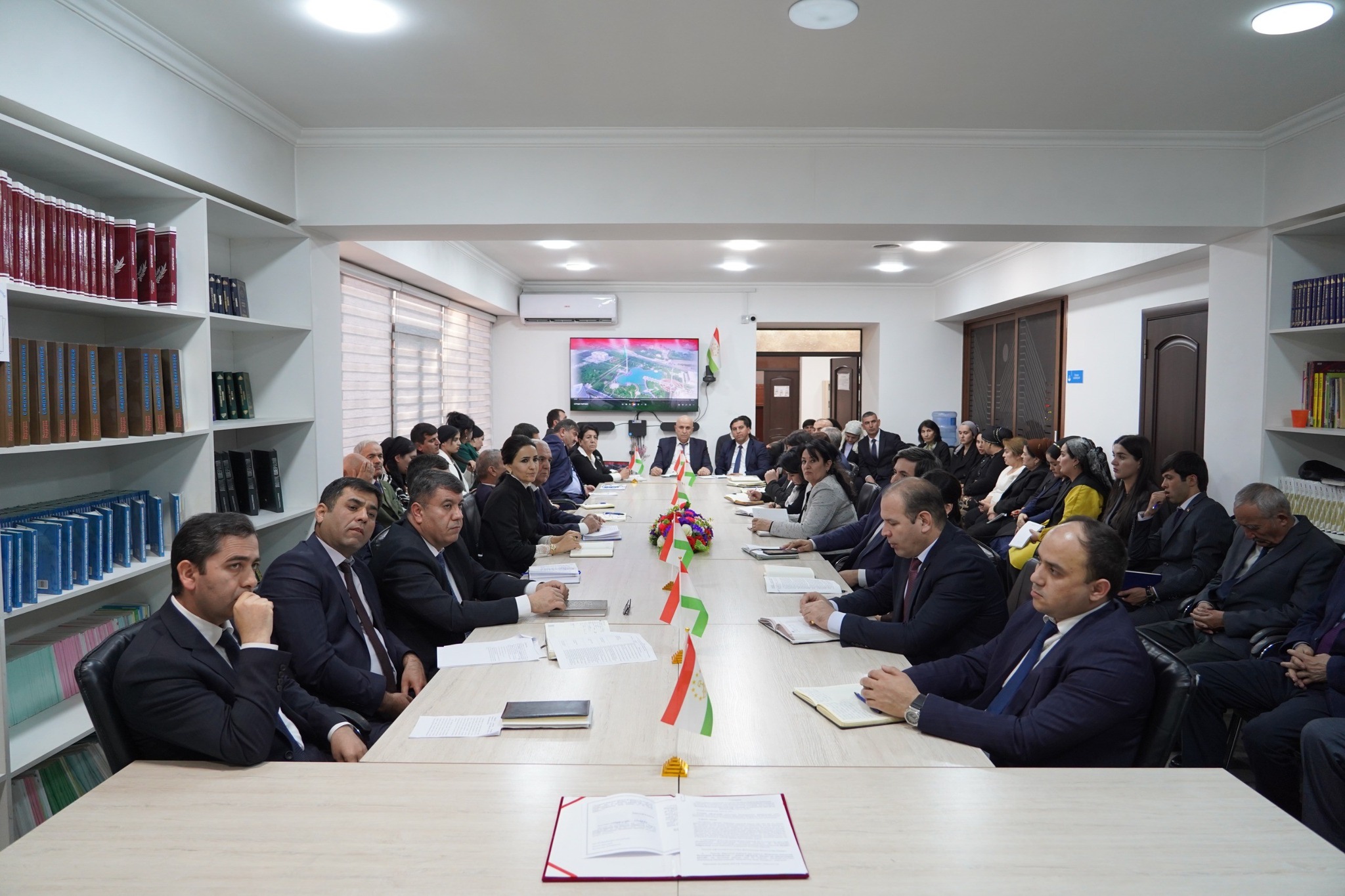 ﻿Ҳамоиш: Таърихи парчамдории мо-тоҷикон реша дар тамаддуни чандинҳазорсолаи миллат дорад img