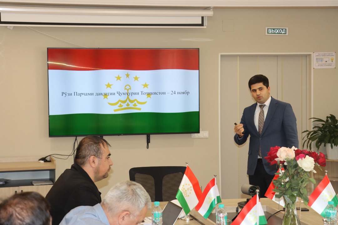 ﻿ТАҶЛИЛИ РӮЗИ ПАРЧАМИ ДАВЛАТӢ ДАР ДАФТАРИ КОРИИ ГУРӮҲИ ИДОРАКУНИИ ЛОИҲАИ STEM img