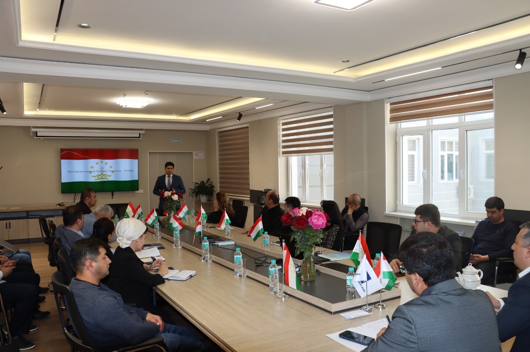 ﻿ТАҶЛИЛИ РӮЗИ ПАРЧАМИ ДАВЛАТӢ ДАР ДАФТАРИ КОРИИ ГУРӮҲИ ИДОРАКУНИИ ЛОИҲАИ STEM img