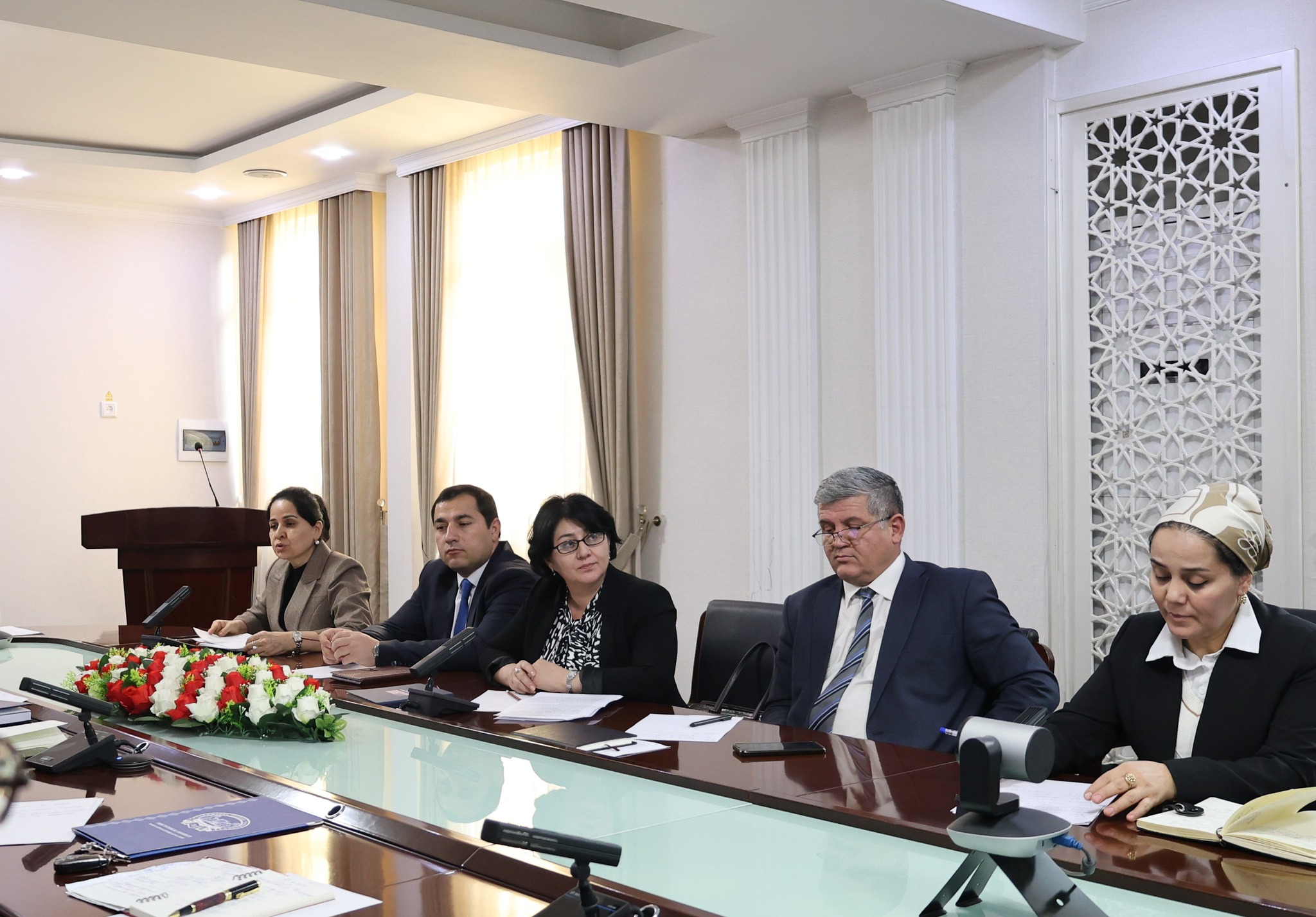 ﻿ВОХӮРИИ МАҶОЗӢ БО НАМОЯНДАГОНИ ДОНИШГОҲИ ОКСФОРДИ БРИТАНИЯИ КАБИР img