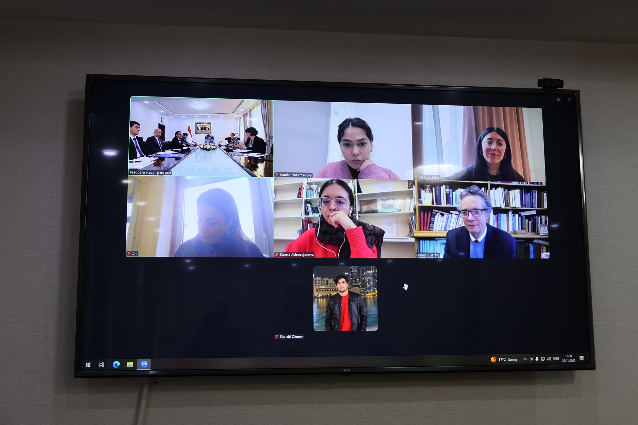 ﻿ВОХӮРИИ МАҶОЗӢ БО НАМОЯНДАГОНИ ДОНИШГОҲИ ОКСФОРДИ БРИТАНИЯИ КАБИР img