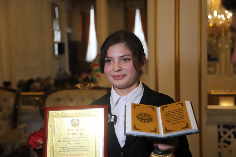 ТАБАССУМИ ҶИЁНХОН: ШОҲҶОИЗА ЗИНДАГИЯМРО ТАҒЙИР ДОД ВА МАСЪУЛИЯТАМРО БЕШТАР НАМУД img