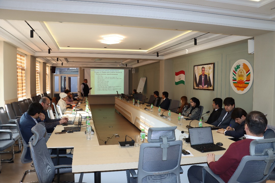 ﻿СЕМИНАРИ ХАРИДИ БОНКИ ОСИЁИИ РУШД БАРОИ КОРМАНДОНИ ЛОИҲАИ ТАҲСИЛОТИ STEM ДАР ДУШАНБЕ ОҒОЗ ЁФТ img