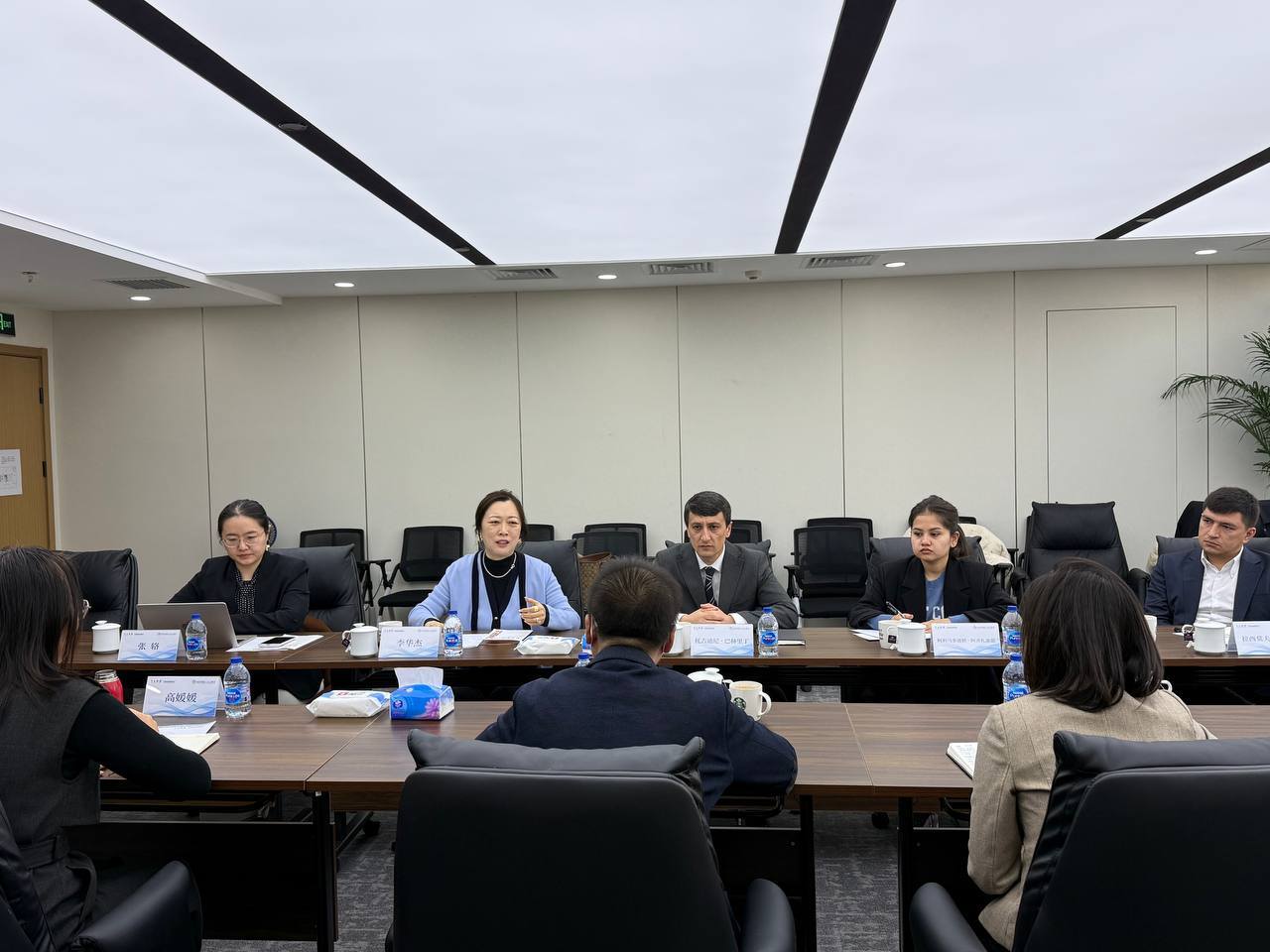 ВОХӮРӢ БО РОҲБАРИЯТИ МУАССИСАҲОИ МАРБУТАИ ҶУМҲУРИИ МАРДУМИИ ЧИН ОИД БА ТАТБИҚИ СЕРТИФИКАТИ БАЙНАЛМИЛАЛИИ HSK img