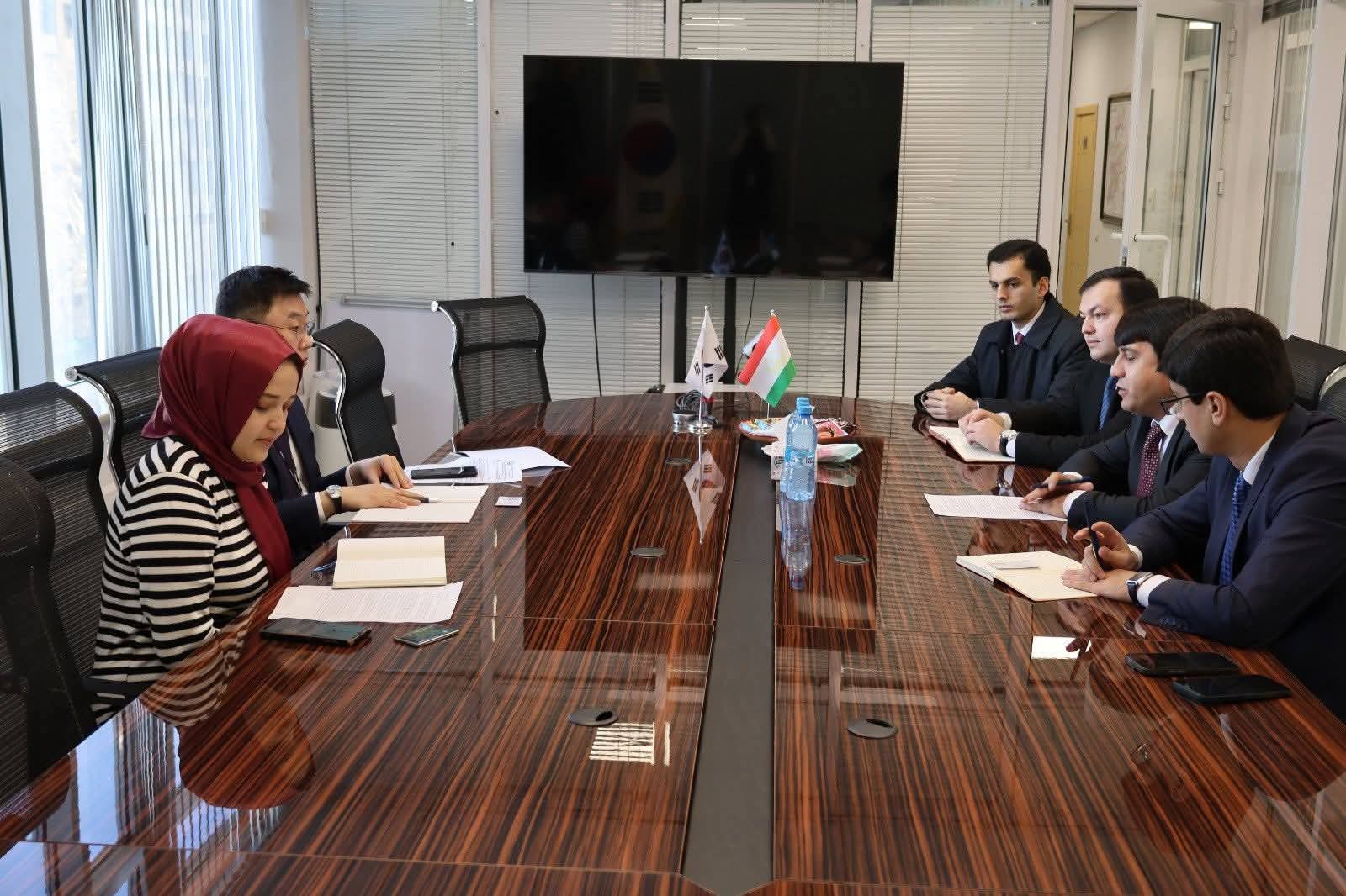 ГУСТАРИШИ ҲАМКОРИҲОИ БАЙНАЛМИЛАЛӢ: МУЛОҚОТ БО ДИРЕКТОРИ АГЕНТИИ КОРЕЯ ОИД БА ҲАМКОРИҲОИ БАЙНАЛМИЛАЛӢ ДАР ТОҶИКИСТО img