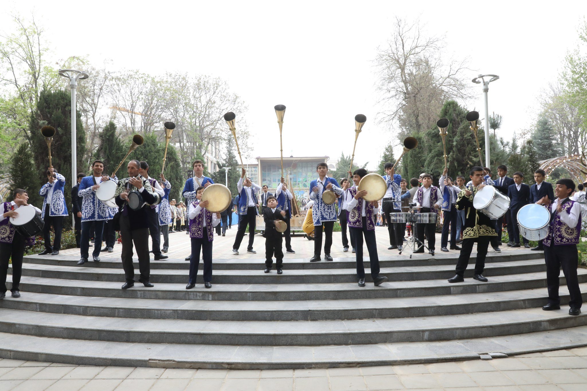 СУРУР ВА ФАЙЗИ ҶАШНИ НАВРӮЗИ БАЙНАЛМИЛАЛӢ ДАР САРРАЁСАТИ МАОРИФИ ШАҲРИ ДУШАНБЕ img