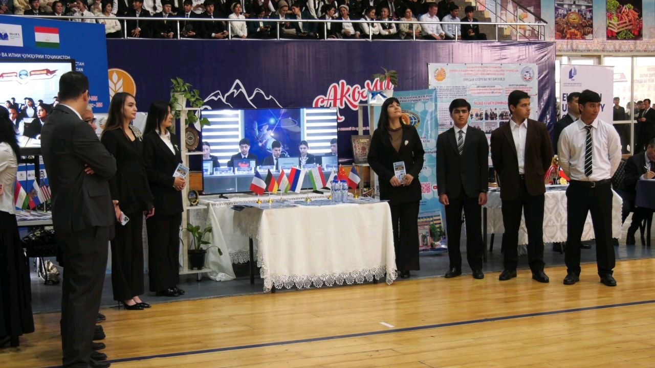 БАРГУЗОРИИ СЕЮМИН ФЕСТИВАЛ-НАМОИШГОҲИ БАЙНАЛМИЛАЛИИ ДОНИШГОҲҲОИ ХОРИҶӢ ДАР ШАҲРИ ХУҶАНД img