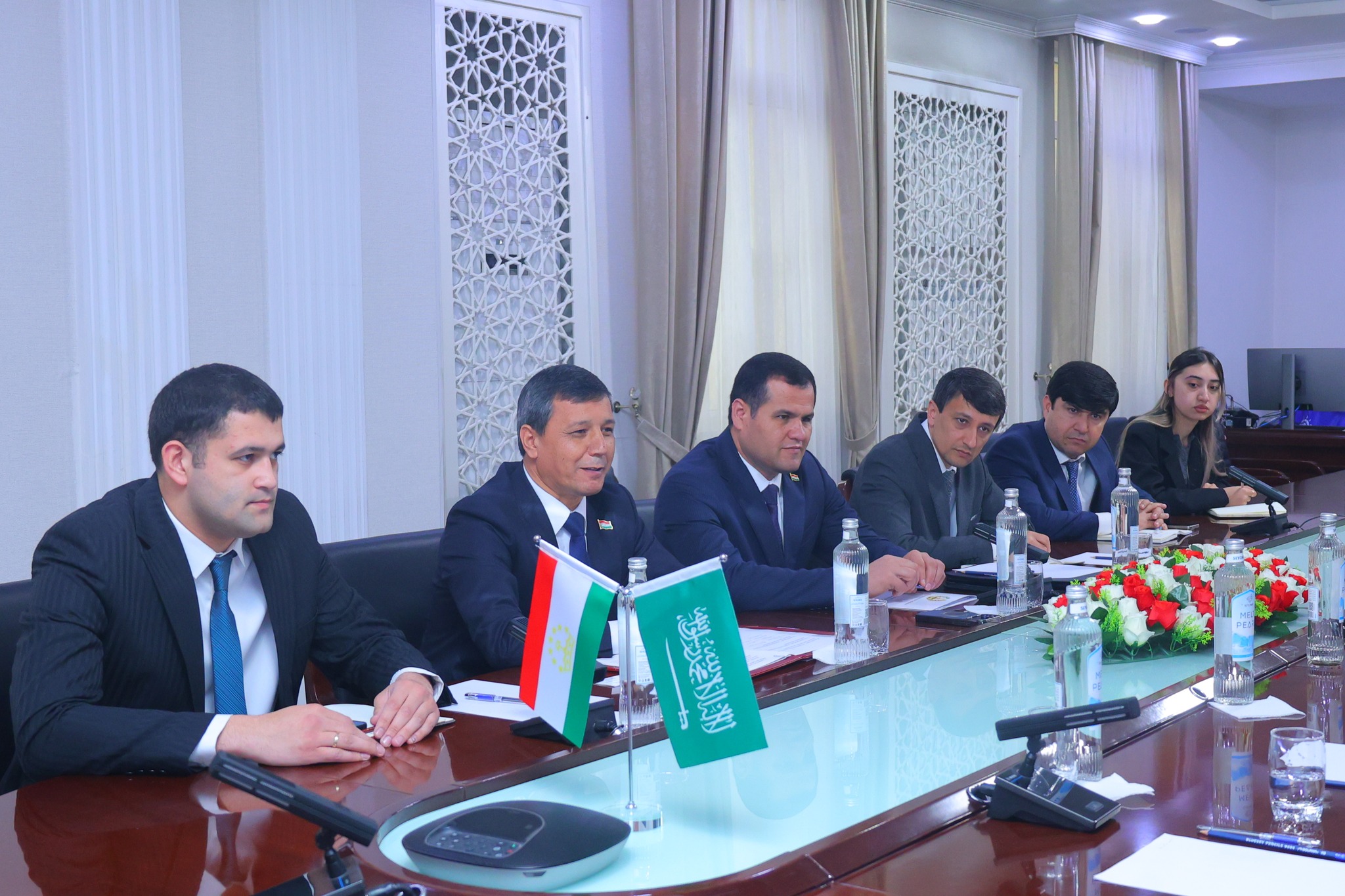 ВОХӮРӢ БО НАМОЯНДАГОНИ ДОНИШГОҲИ АЛ-МУСТАҚБАЛИ АРАБИСТОНИ САУДӢ img