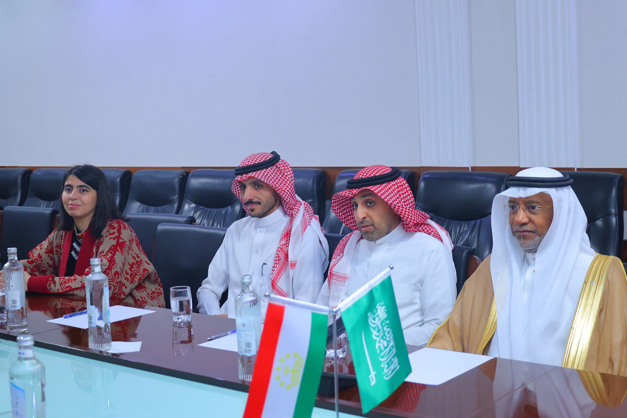 ВОХӮРӢ БО НАМОЯНДАГОНИ ДОНИШГОҲИ АЛ-МУСТАҚБАЛИ АРАБИСТОНИ САУДӢ img