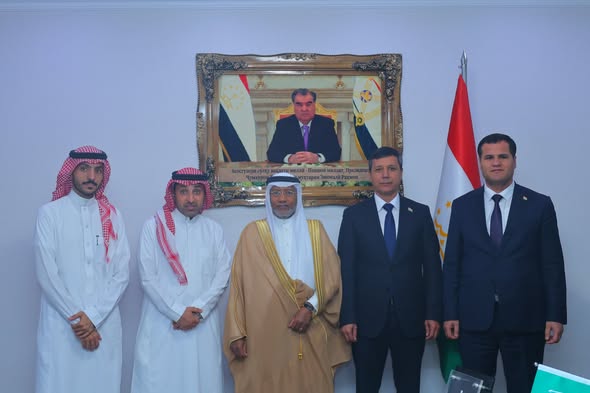 ВОХӮРӢ БО НАМОЯНДАГОНИ ДОНИШГОҲИ АЛ-МУСТАҚБАЛИ АРАБИСТОНИ САУДӢ img