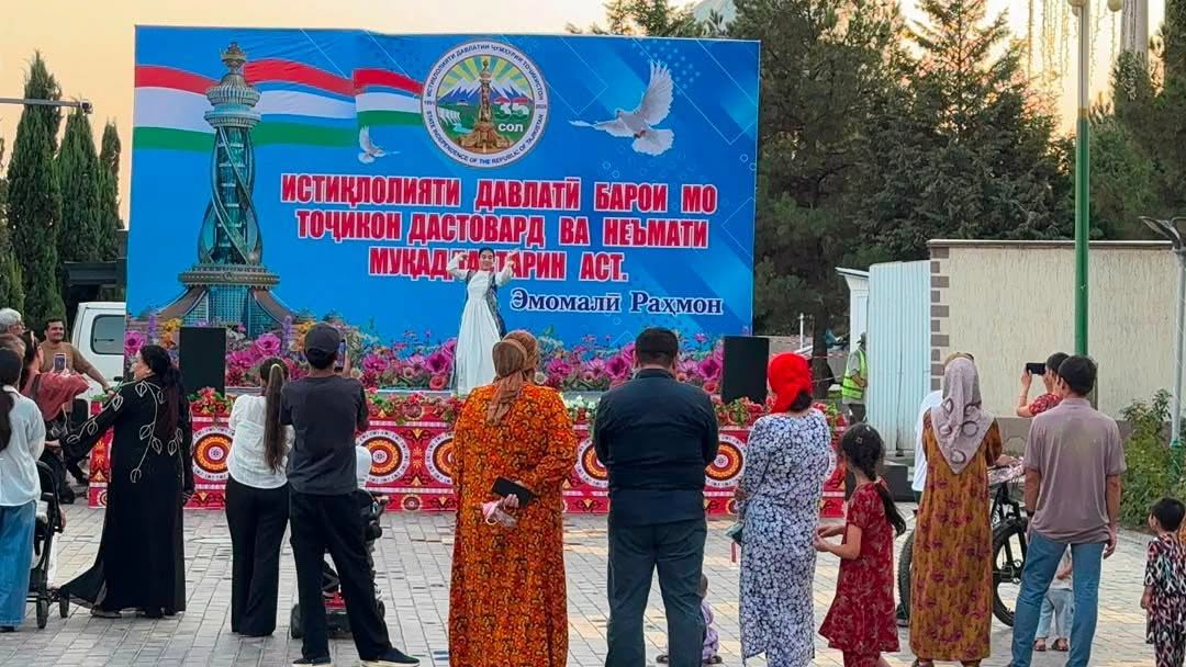 ДОНИШҶӮЁНИ ФИЛИАЛИ ДОНИШГОҲИ ДАВЛАТИИ МОСКВА БАХШИДА БА 35-СОЛАГИИ ИСТИҚЛОЛИ ДАВЛАТӢ БАРНОМАИ ФАРҲАНГӢ БАРГУЗОР НАМУДАНД img