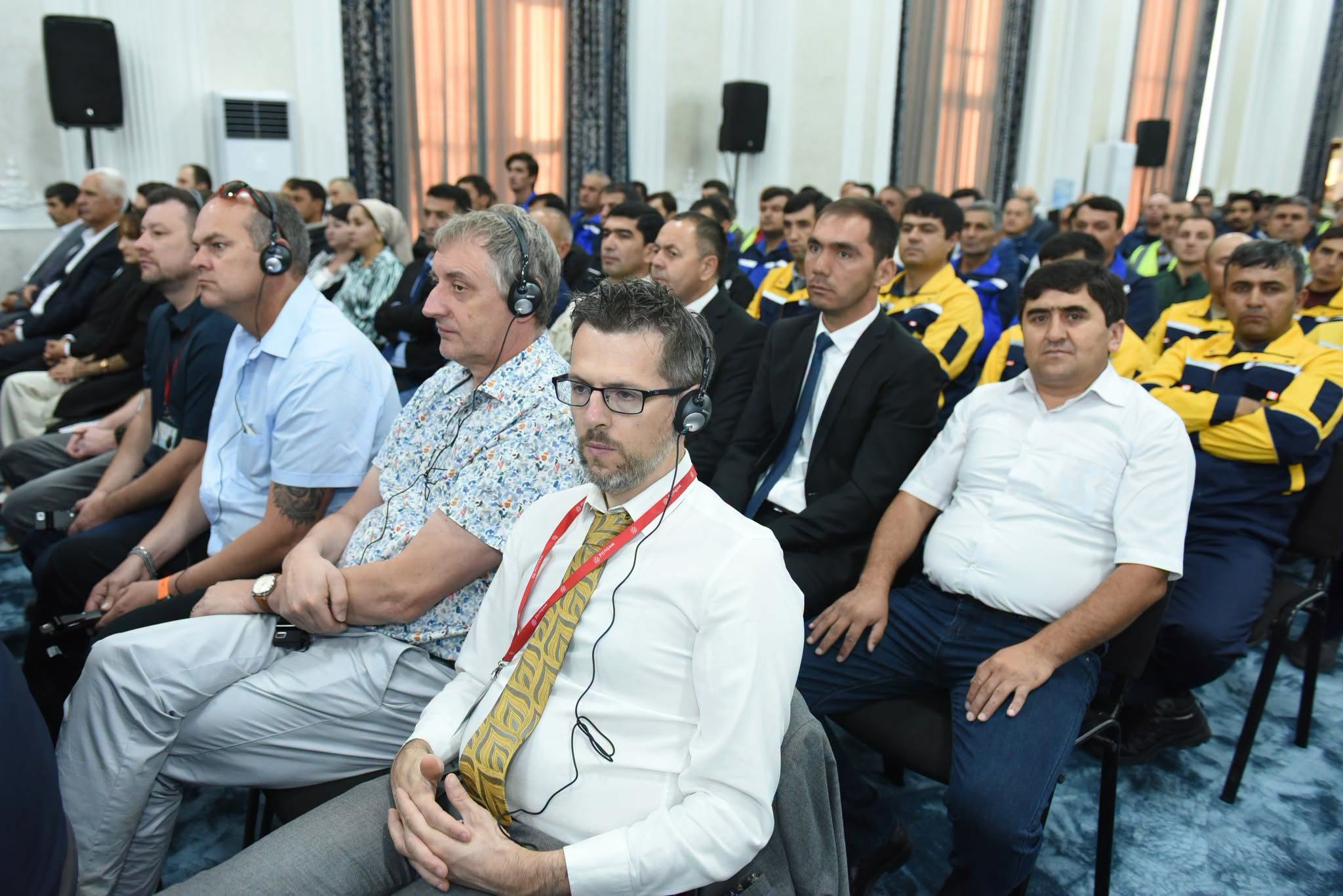 Мулоқот бо бунёдгарони Неругоҳи Роғун img