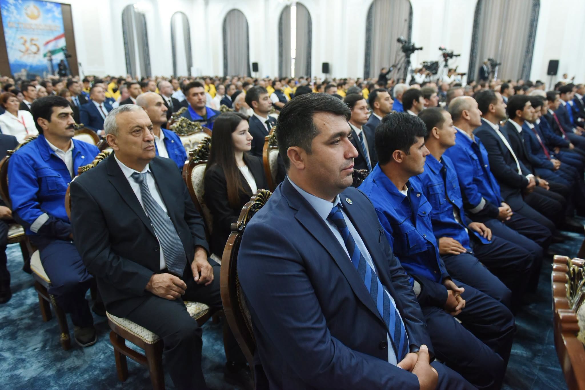 Мулоқот бо бунёдгарони Неругоҳи Роғун img