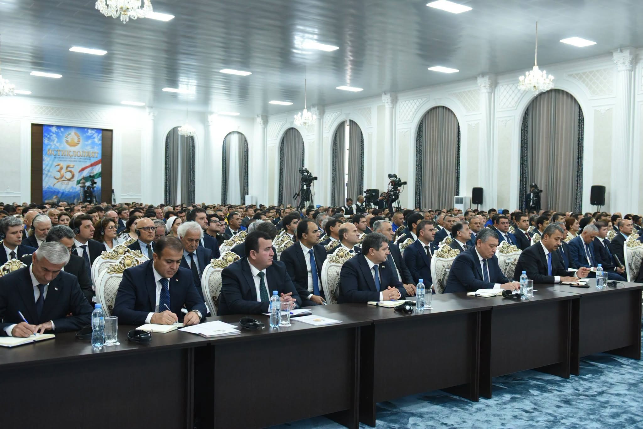 Мулоқот бо бунёдгарони Неругоҳи Роғун img
