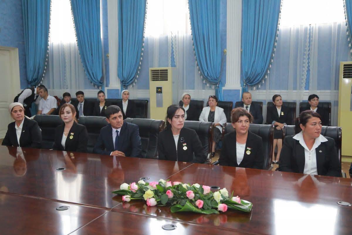 СУҒД: ҒОЛИБОНИ ОЛИМПИАДАҲО ВА ОМӮЗГОРОНИ ОНҲО ҚАДРДОНӢ ШУДАНД img