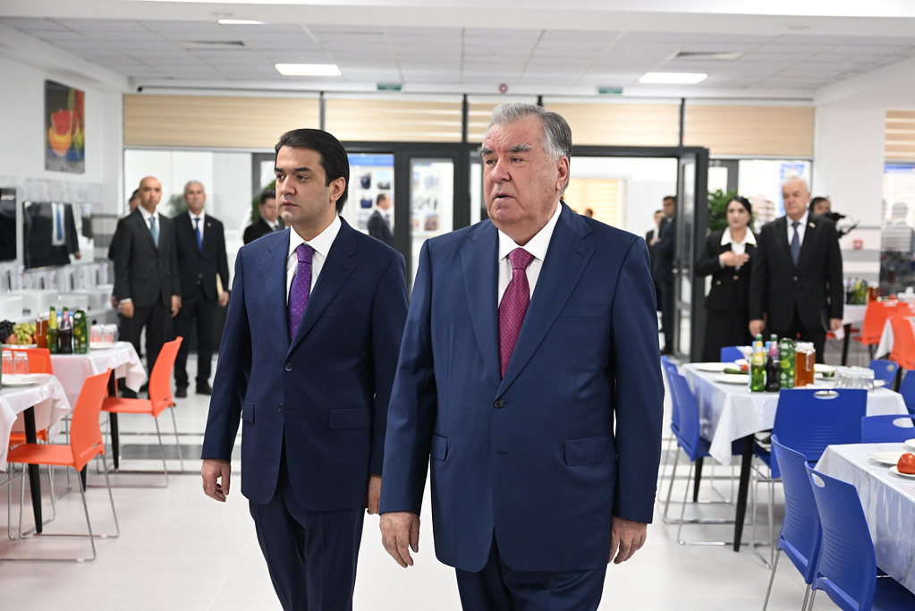 Ба истифода додани муассисаи таҳсилоти миёнаи умумии №105 барои 2400 хонанда дар ду баст ноҳияи Шоҳмансури шаҳри Душанбе img