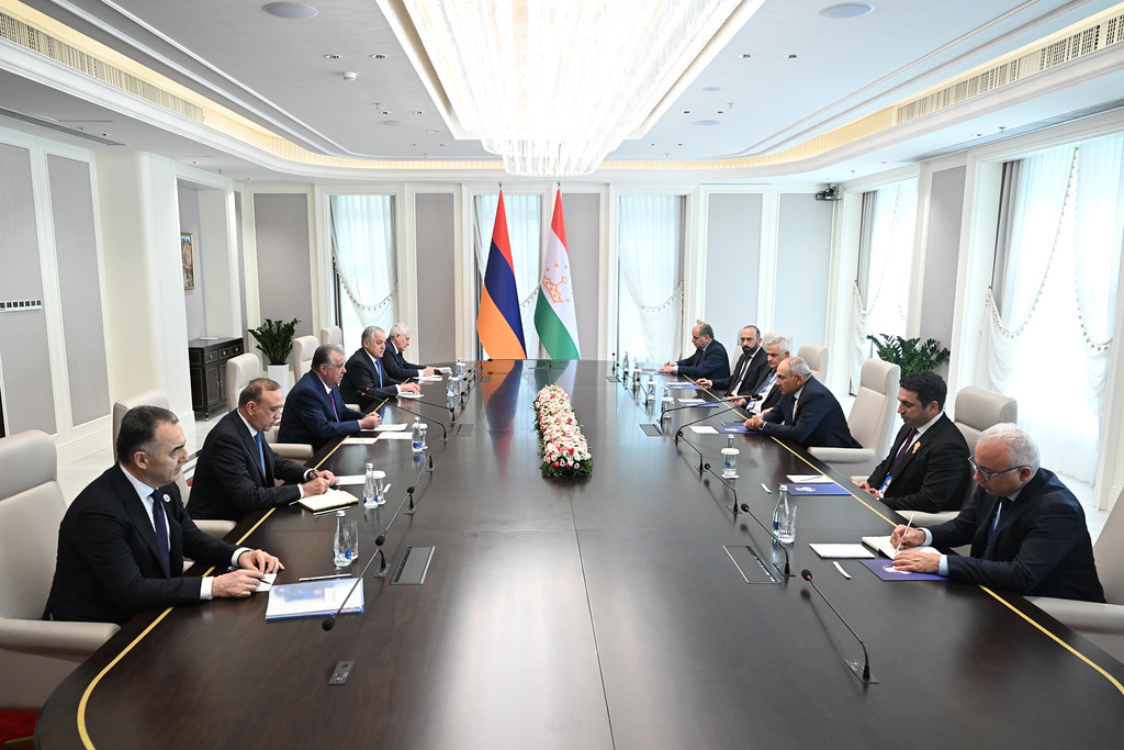 Мулоқот бо  Сарвазири Ҷумҳурии Арманистон Никол Пашинян img