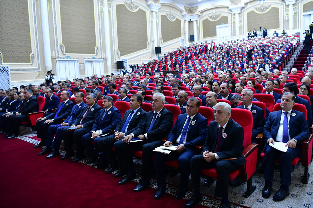 Суханронӣ дар мулоқот бо роҳбарону фаъолони вилояти Суғд ба ифтихори ҷашни 35-солагии истиқлоли давлатии Ҷумҳурии Тоҷикистон img